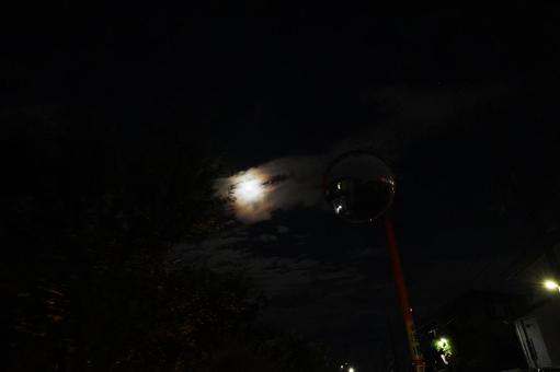 沈む月 ミラー 沈む月 ミラーの写真