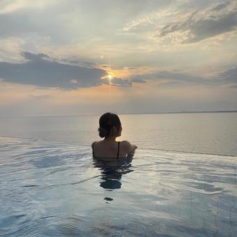 サンセットプール 夕日,サンセット,プールの写真素材