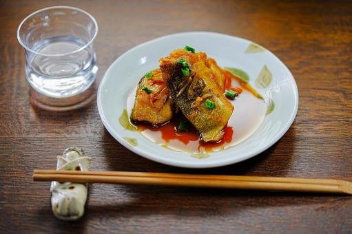 日本酒と鱈の煮つけ 食事,食卓,タラの写真素材