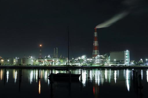 工場夜景 工場夜景 三重県,四日市,工場の写真素材
