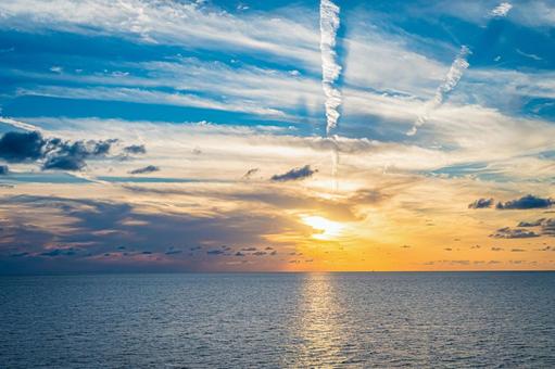 日本海　フェリーからの風景 日本海,日本海フェリー,海の写真素材