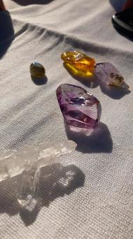 キラキラと光る天然石と鉱石 キラキラと光る天然石と鉱石 天然石,パワーストーン,アメジストの写真素材