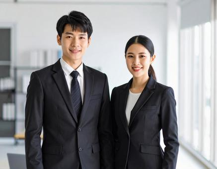 働く男女の同僚ビジネスパーソン 働く男女の同僚ビジネスパーソンの写真
