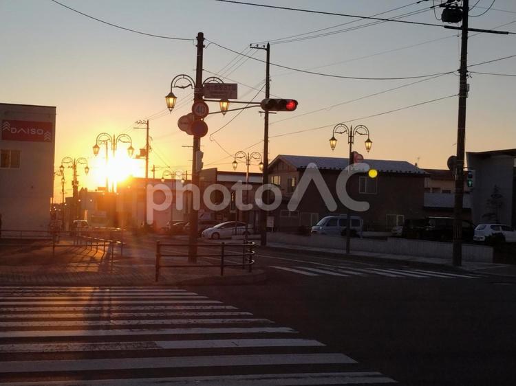町に落ちる夕焼け 根室,夕暮れ,北海道の写真素材