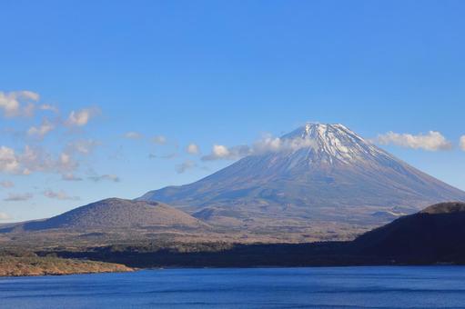 本栖湖と富士山の写真