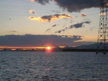 夕焼け 夕焼け 川,海,夕陽の写真素材