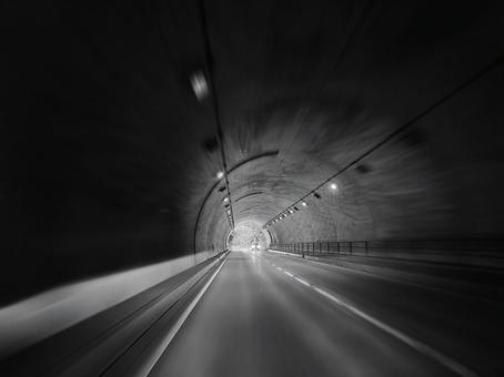 トンネル(モノクロ) トンネル(モノクロ) トンネル,モノクロ,暗いの写真素材
