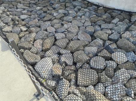 石　ネット 石,網,海岸の写真素材