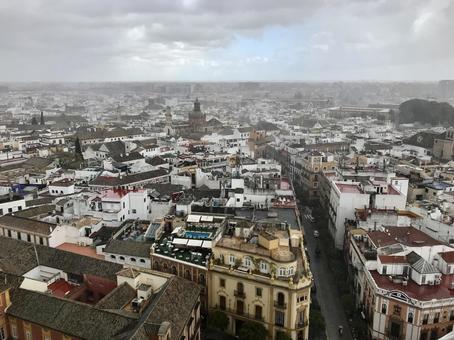 スペイン、セビリアの街並みと建物 スペイン、セビリアの街並みと建物の写真
