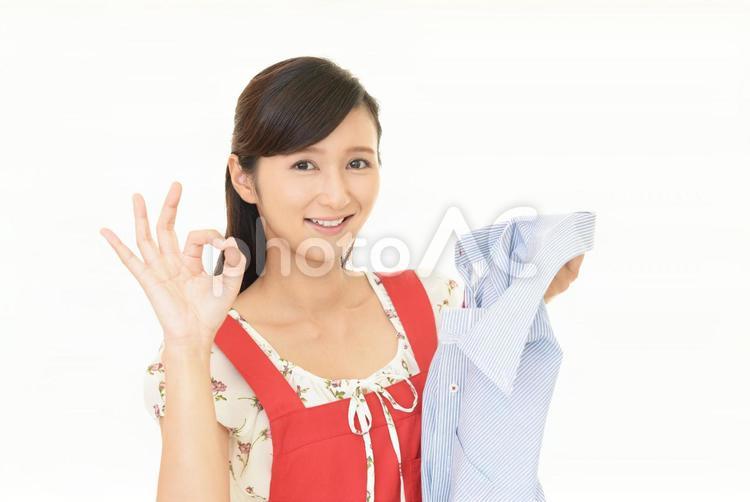 洗濯物と主婦 洗濯物,家事,洗濯の写真素材