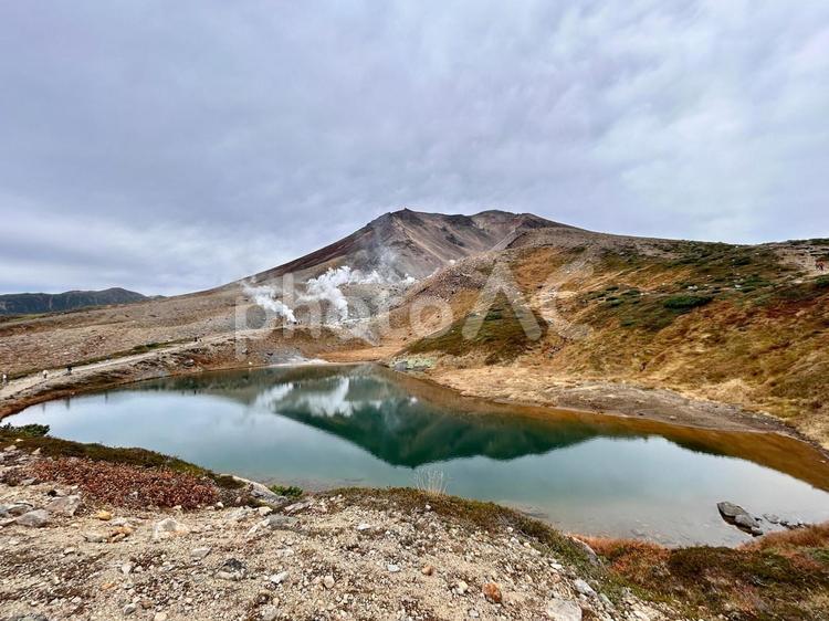 大雪山姿見の池 旭岳,火山,リフレクションの写真素材