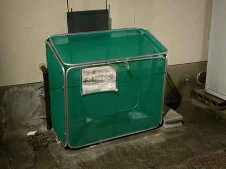 夜のゴミステーション ゴミ出し,ゴミ,分別の写真素材