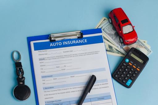 車に関する保険モチーフ 自動車販売,ミニカー,車の写真素材