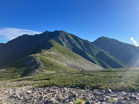 赤石岳へ登山9 振り返って荒川三山 赤石岳へ登山9 振り返って荒川三山 南アルプス,赤石岳,荒川岳の写真素材