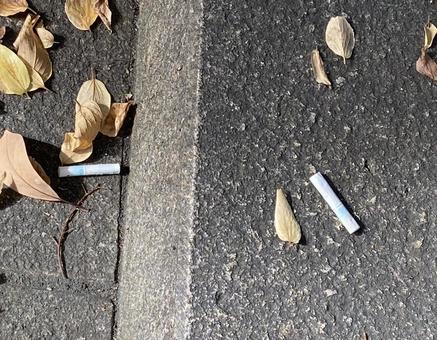 ポイ捨て２ ポイ捨て,たばこ,マナー違反の写真素材