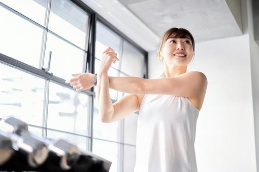 A woman stretching in a training gym, stretch, fem, asia, JPG