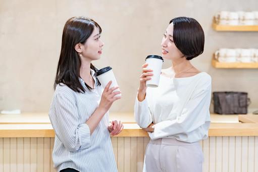 休憩する女性 女性,会話,休憩の写真素材