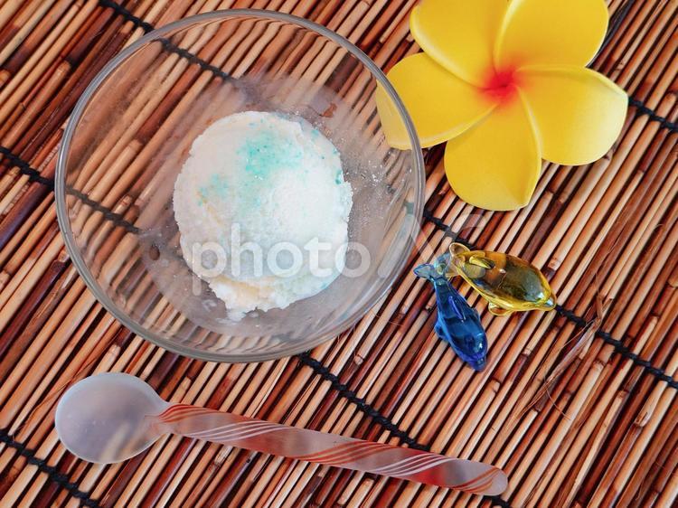 夏のアイスクリーム2 アイスクリーム,バニラアイス,夏のイメージの写真素材