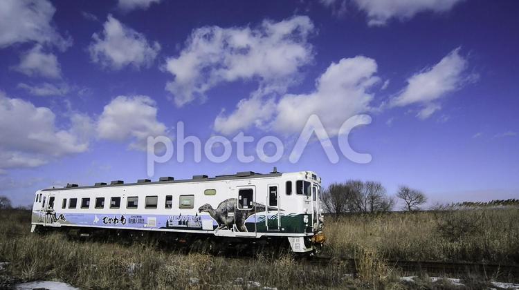 勇払原野を行くキハ４０むかわ竜 キハ４０,キハ４０むかわ竜,廃車鉄道車両の写真素材