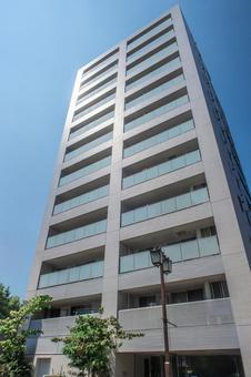 高層マンションと青空 高層マンションと青空 集合住宅,高層マンション,マンションの写真素材