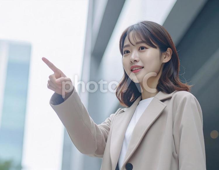向かう方向を指差す女性 指差し,方角,方向の写真素材