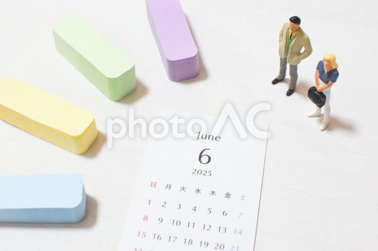 2025年6月のカレンダーとビジネスマン 6月,六月,カレンダーの写真素材