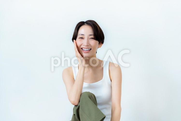 ミドル女性の美容イメージ 美容,笑顔,ビューティーの写真素材