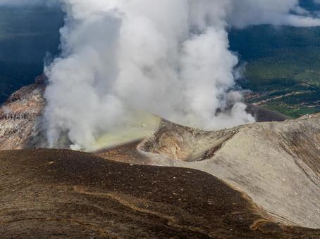 十勝岳火口 十勝,活火山,登山の写真素材