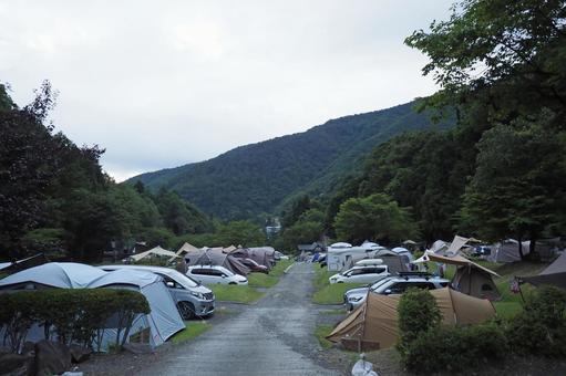 オートキャンプ場の朝は早い オートキャンプ場の朝は早い オートキャンプ,ソロキャンプ,キャンプ場の写真素材
