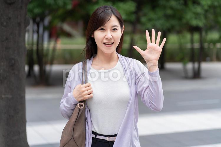 ５つ　手　ジェスチャー　女性 女性,手,手を振るの写真素材