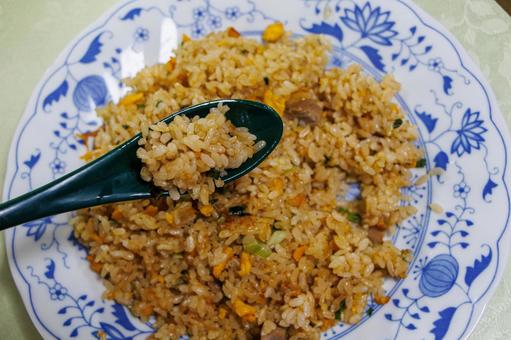 家庭的で素朴な自家製のおいしいチャーハン 家庭的で素朴な自家製のおいしいチャーハン 料理,食べ物,ご飯の写真素材