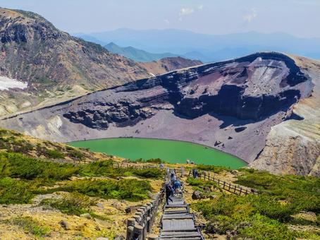 【宮城県】蔵王の御釜 【宮城県】蔵王の御釜 御釜,お釜,蔵王の写真素材