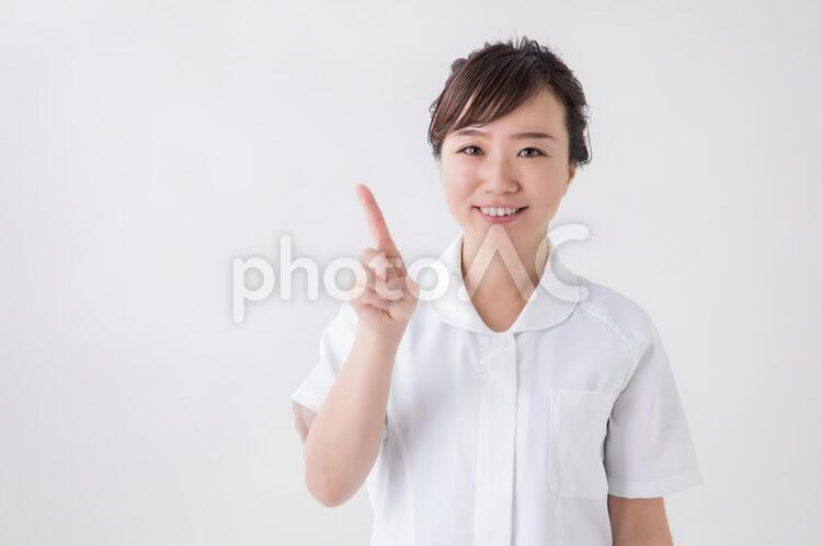 1のポーズをする白衣の女性 看護師,ナース,歯科衛生士の写真素材