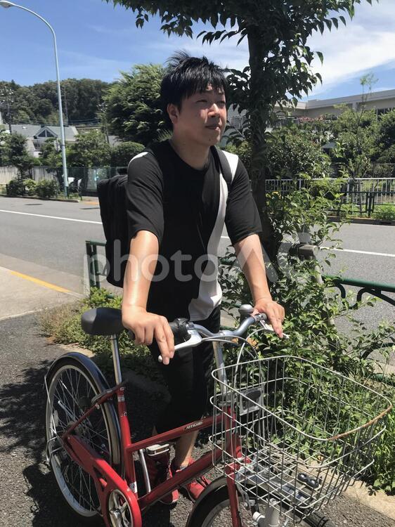 自転車と男性　002 男性,自転車,男の写真素材