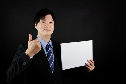 ビジネスマンが白いパネルを持つ ビジネスマン,男性,スーツの写真素材