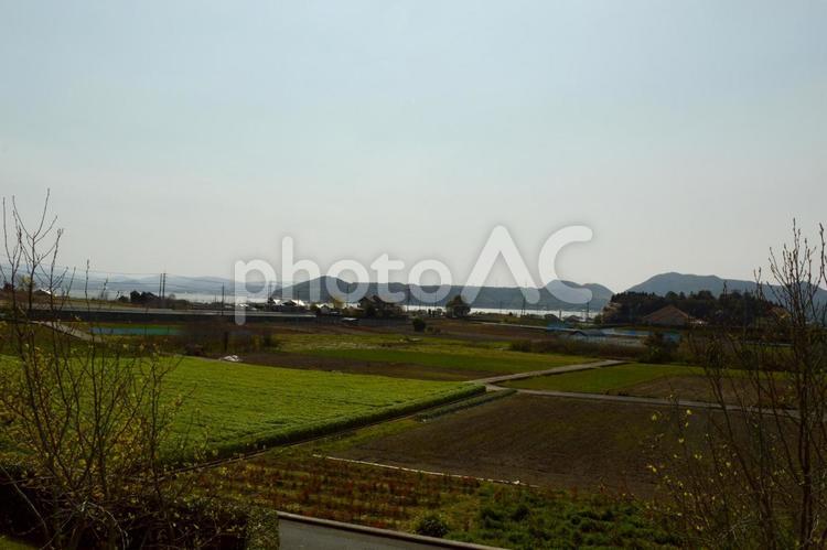 田舎の町並み　農村風景２　農村と空と湖と田畑 田舎,農園,農家の写真素材
