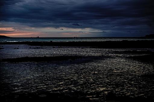 ＜素材＞夕暮れの海の風景 海,サンセット,日没の写真素材