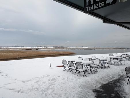 雪化粧のかわまちてらす閖上の名取川2 雪化粧のかわまちてらす閖上の名取川2 雪化粧,曇り空,かわまちてらす閖上の写真素材