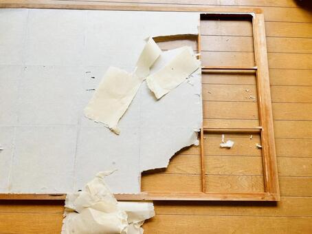 障子の貼り替え 障子,破れた障子,貼り替えの写真素材