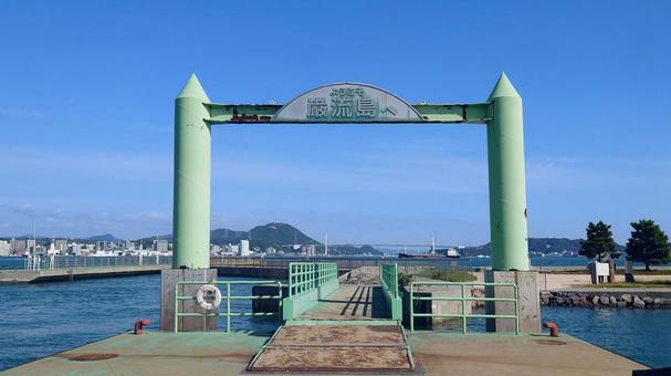 巌流島船着き場と関門海峡　山口県下関市 巌流島,山口県,下関市の写真素材