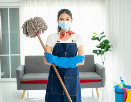 家の掃除にをはじめようとする人の写真