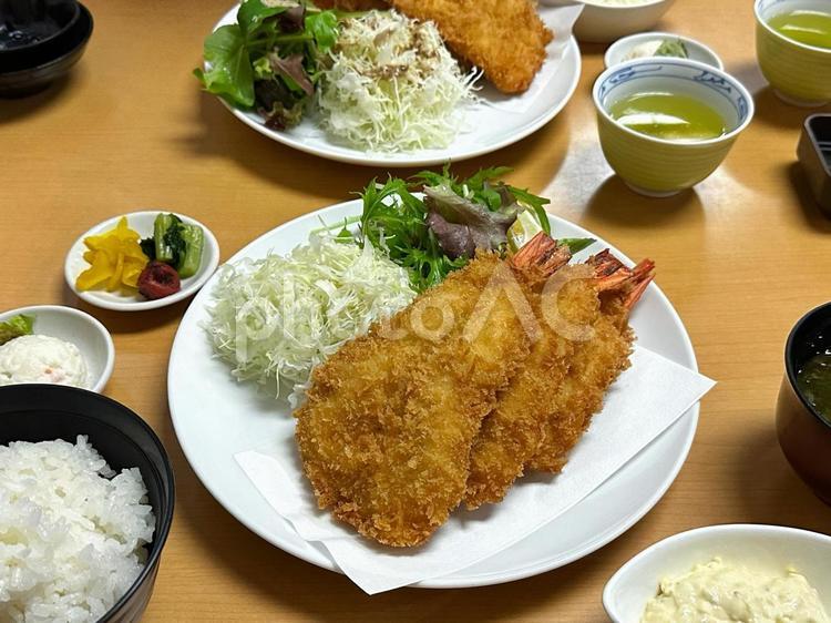 大きなエビフライ定食 エビフライ,大きい,開きの写真素材