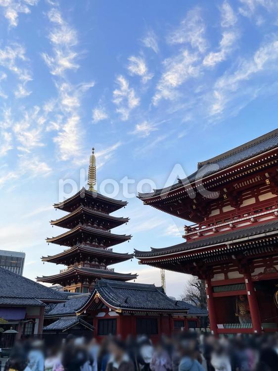 年末、夕方の浅草寺と五重塔 浅草,浅草寺,五重塔の写真素材