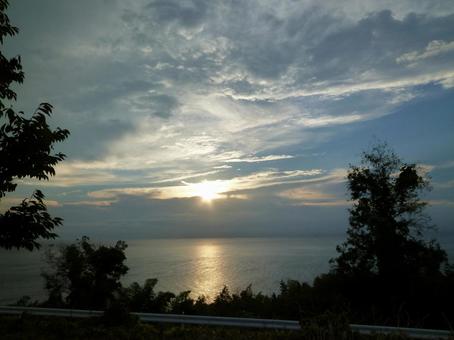 夕日と海 夕日と海の写真