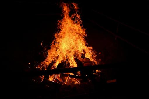 燃え盛る炎 炎,火,燃えるの写真素材