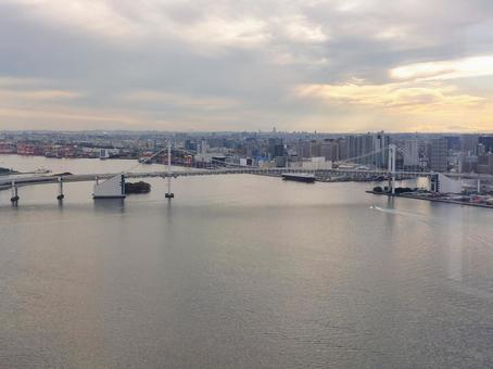 夕方のレインボーブリッジ レインボーブリッジ,橋,海の写真素材