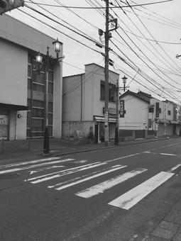 モノクロの街並みと張り巡らされた電線 街並み,電線,電柱の写真素材