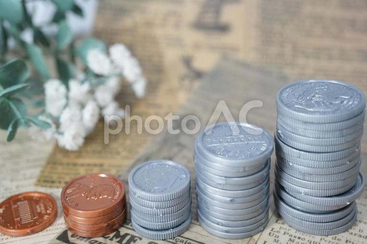 積み上げた外国の硬貨 お金,マネー,硬貨の写真素材