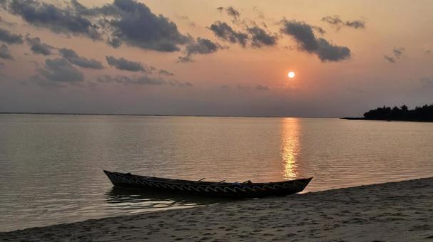 ハーリーと夕暮れ ハーリーと夕暮れの写真