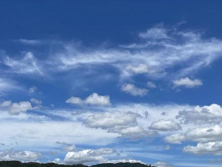 暑い日の青空と雲 暑い日の青空と雲の写真
